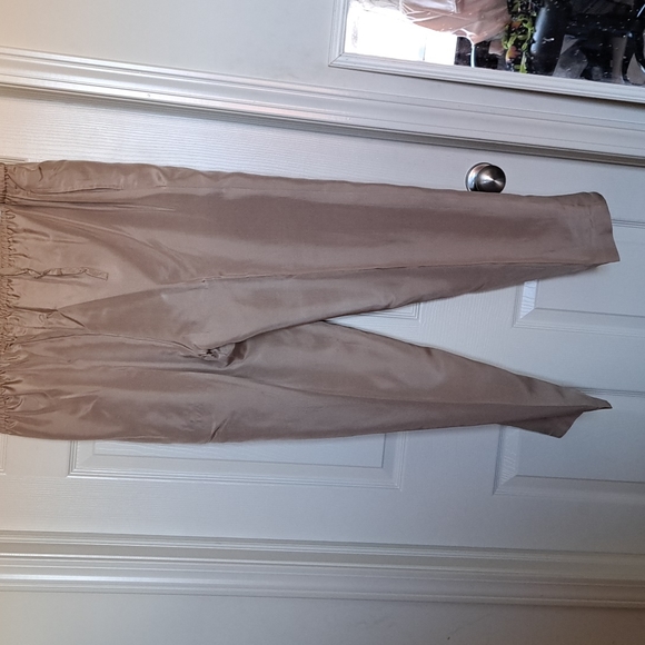 100% Silk Jogging Set - Picture 8 of 11